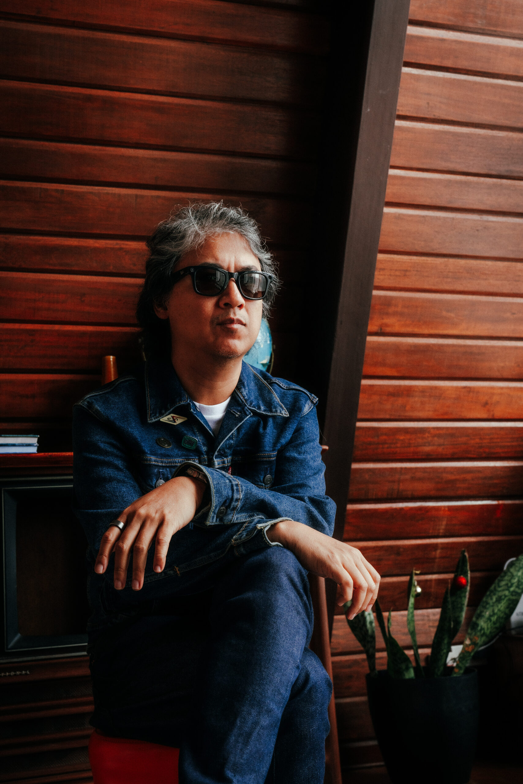 Ely Buendia Releases New Single "Ate"